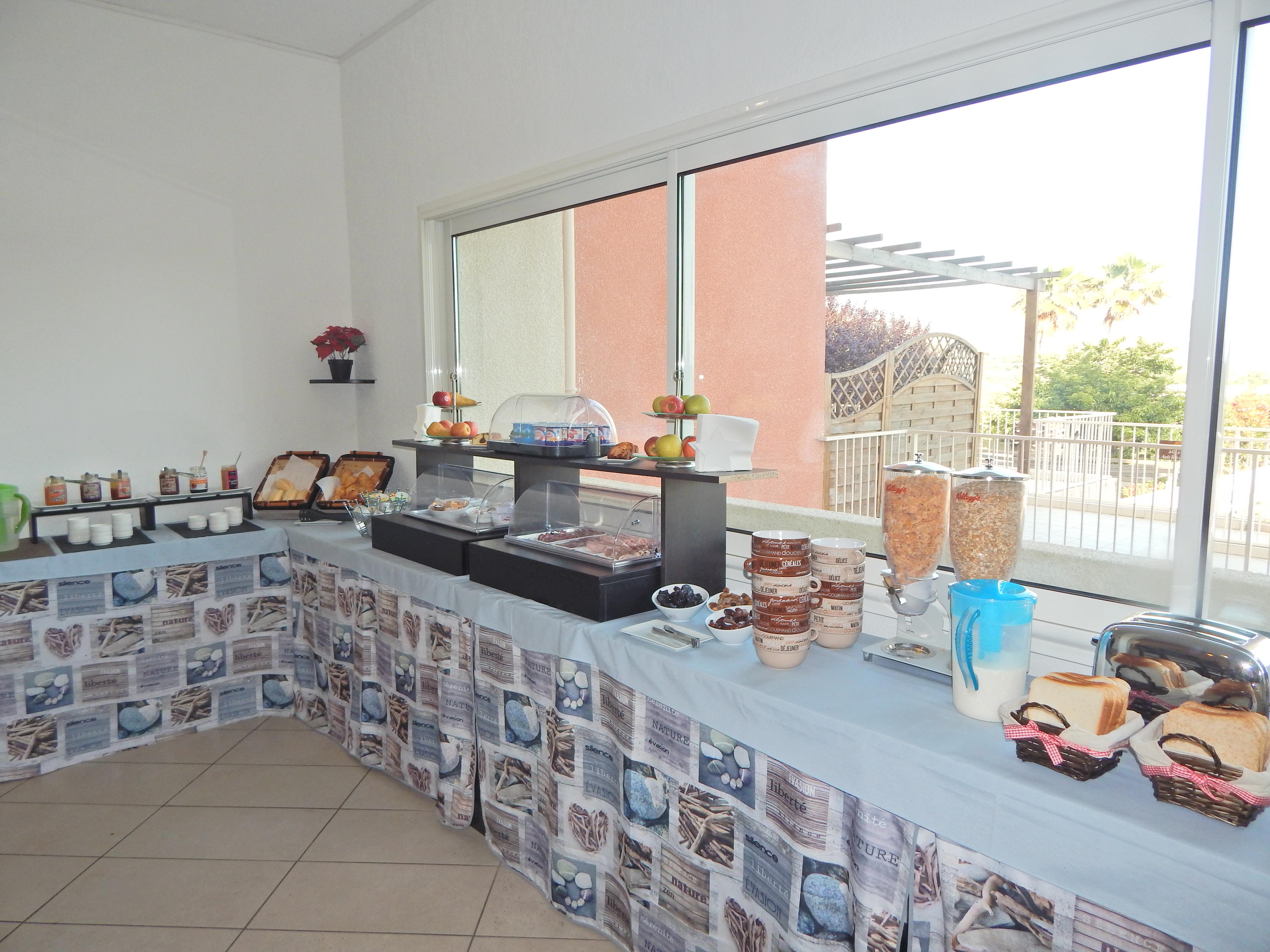 Adonis Florent Aparthotel 3*